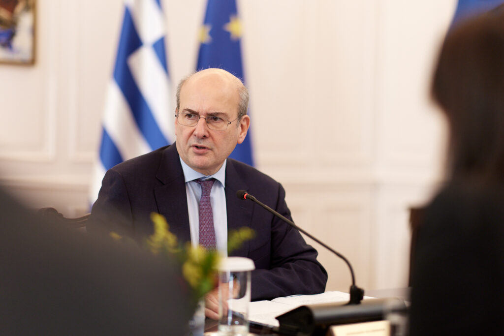 Χατζηδάκης για αγρότες: «Χρήσιμη η συνάντηση – Συμφωνήσαμε βελτιώσεις σε τρία μέτρα στήριξης» – Συνάντηση με Τσιάρα