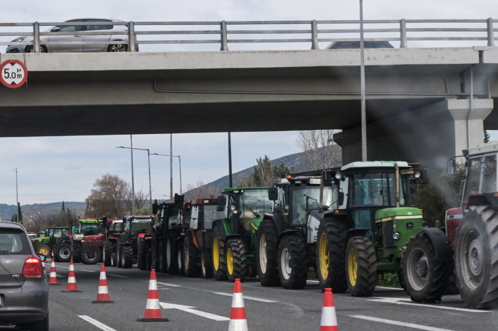 Αγρότες: Αγροτικό τελεσίγραφο – Θεοφάνεια χωρίς αποκλεισμούς – «48ωρο μπλακ άουτ» στα αγροτικά