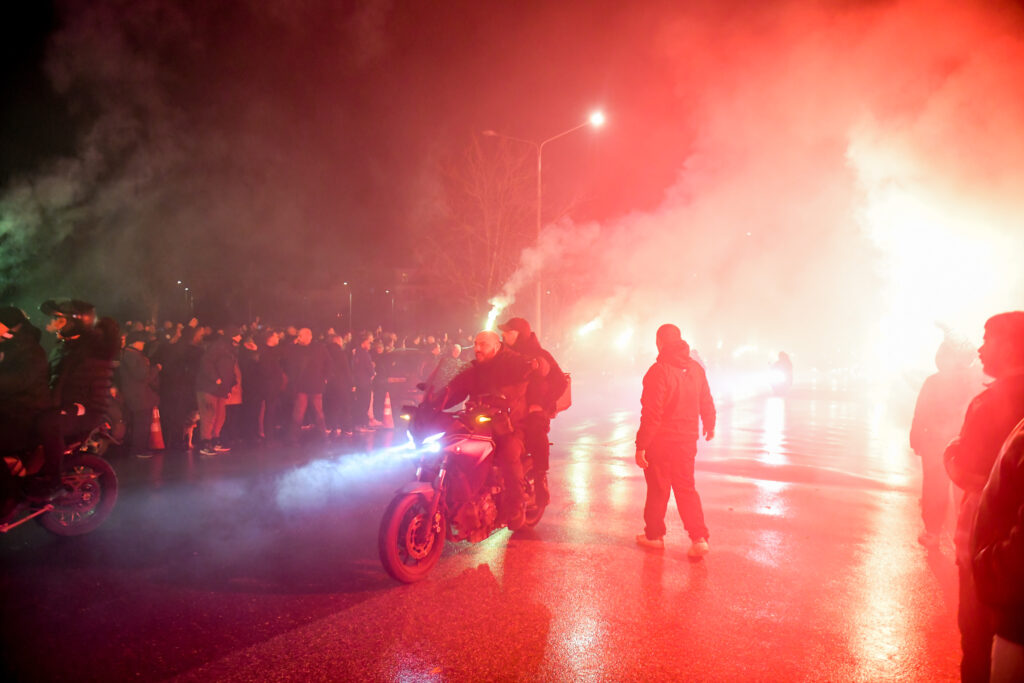 ΠΑΟΚ: Στη Νευροχειρουργική του Παπαγεωργίου παραμένει ο 20χρονος οπαδός – Αποσωληνώθηκε ο τρί