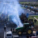 Αγρότες: «Πανστρατιά» στο Μαξίμου με τα τρακτέρ στα... μπλόκα - Οι δύο επιτροπές που θα συναντήσουν τον Μητσοτάκη [βίντεο]