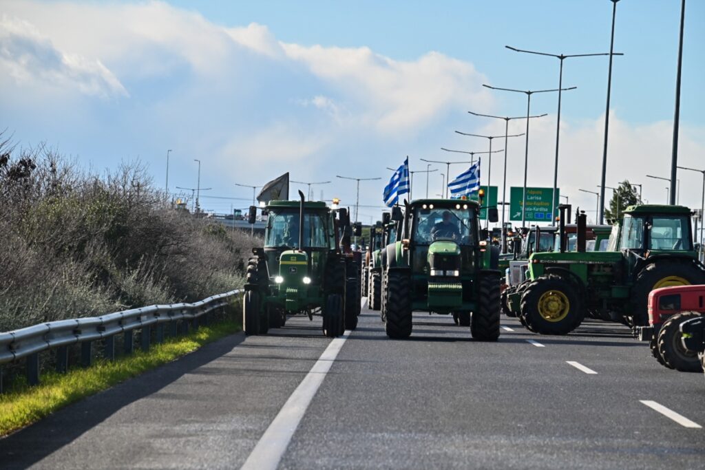 Αγρότες: Συζητήσεις για πανελλαδική σύσκεψη πριν συναντήσουν τον Πρωθυπουργό – Σταδιακό άνοιγμα των μπλόκων [Βίντεο]