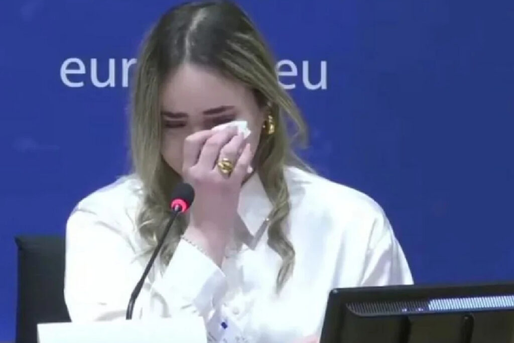 Γυναικοκτονία στο Μενίδι: «Ίσως η μητέρα μου να ζούσε» – Συγκλόνισε το Ευρωκοινοβούλιο η κόρης της 40χρονης που δολοφονήθηκε από τον πρώην σύζυγo