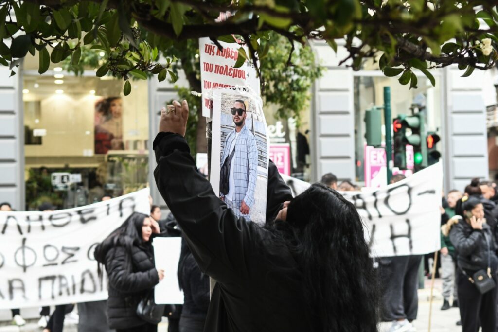 Υπόθεση θανάσιμου ξυλοδαρμού στην Πάτρα: Παραδόθηκε στην αστυνομία και πέμπτος κατηγορούμενος