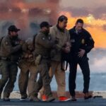 Ο Μαδούρο και η σύζυγός του τραυματίστηκαν όταν αμερικανικές δυνάμεις εισέβαλαν σε συγκρότημα κατοικιών