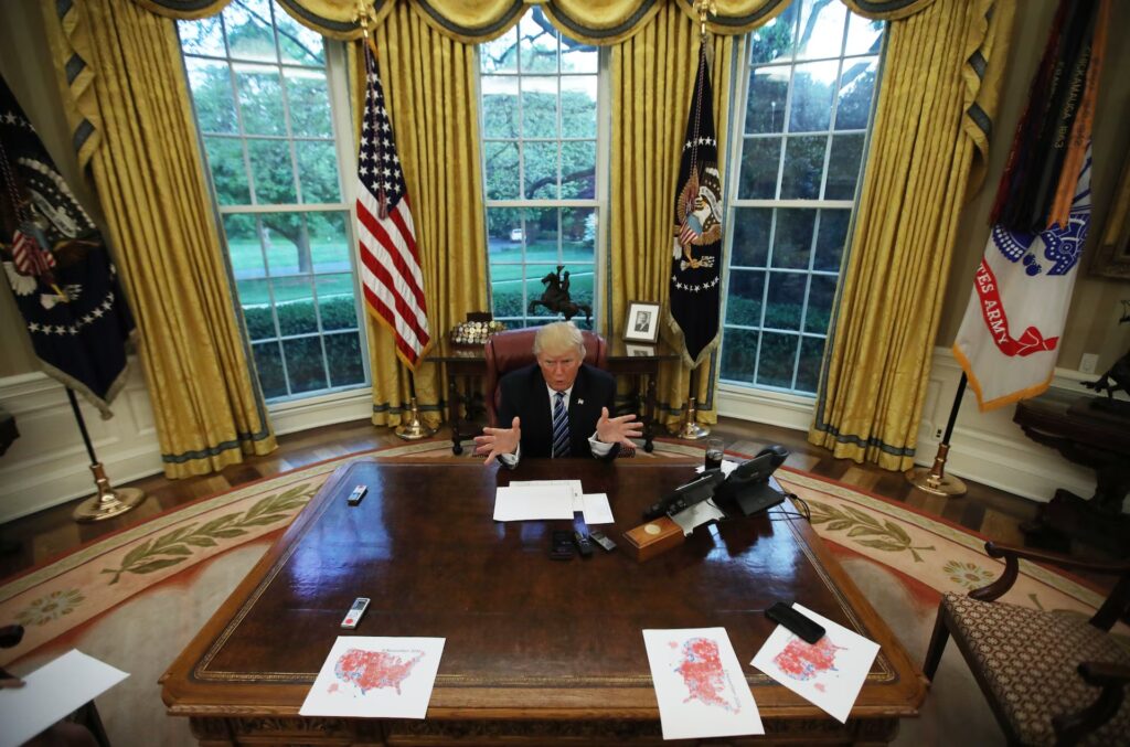 Washington Post: Ο Τραμπ θέλει να χτίσει αψίδα 76 μέτρων στην Ουάσιγκτον που θα επισκιάζει το Μνημεί