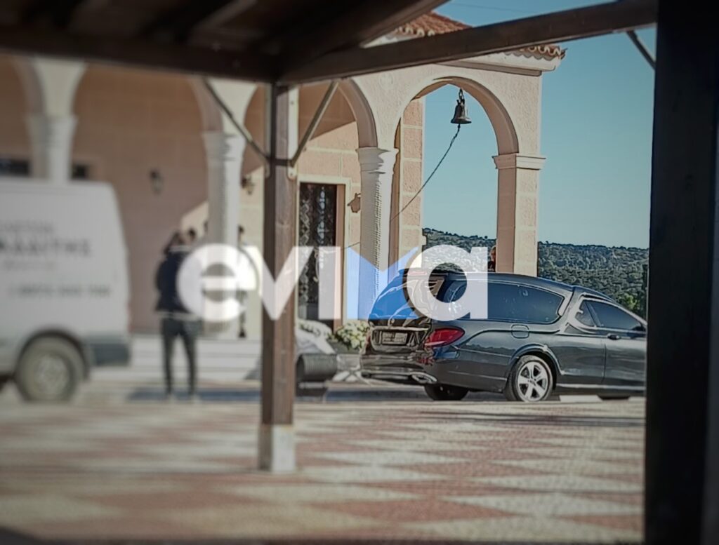 Χαλκίδα: Ανείπωτος θρήνος στην κηδεία του 15χρονου που έπεσε από την Υψηλή Γέφυρα