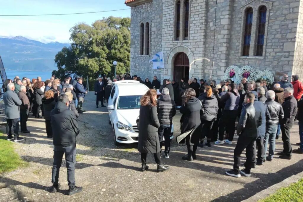 Δολοφονία στο Αγρίνιο: Θρήνος στο τελευταίο «αντίο» στον 50χρονο κοινοτάρχη – Τραγική φιγούρα