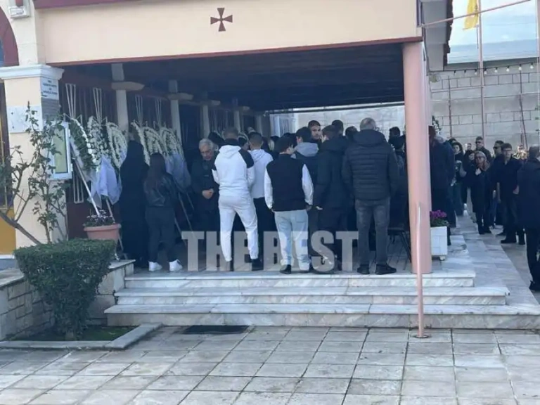 Πάτρα: Θρήνος στις κηδείες των δύο παιδιών που σκοτώθηκαν σε τροχαίο