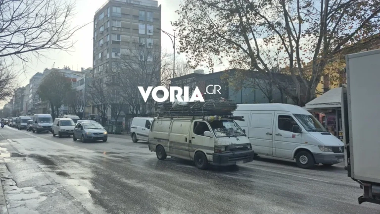 Θεσσαλονίκη: Τεράστιο κονβόι από οχήματα πωλητών λαϊκών αγορών σε πορεία προς τα Μάλγαρα [Βίντεο]