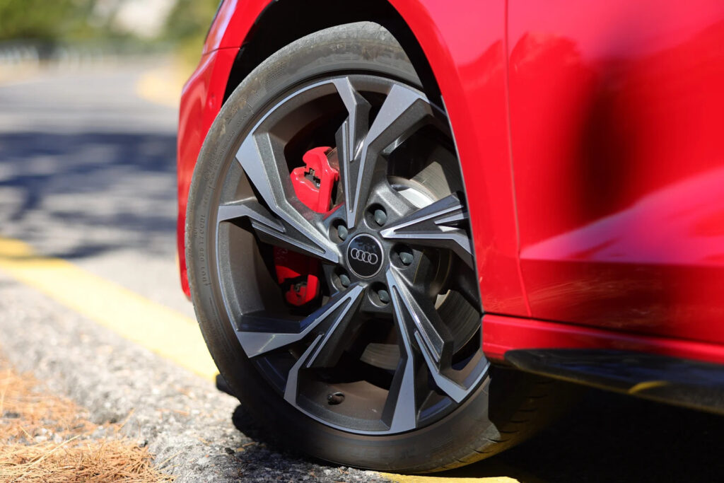 Το πιο διάσημο οικογενειακό της Audi τώρα 4.000 ευρώ φθηνότερο – Υβριδικό και αυτόματο