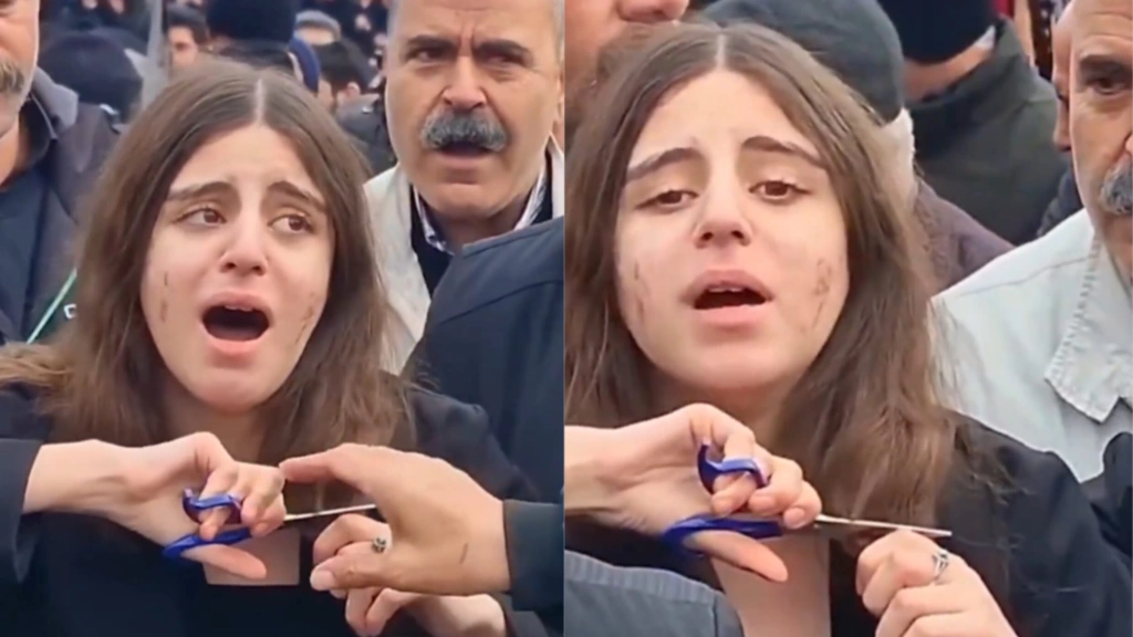 Σπαρακτική στιγμή στο Ιράν: Νεαρή εκφράζει το πένθος της κόβοντας τα μαλλιά της για την αδικοχαμένη 