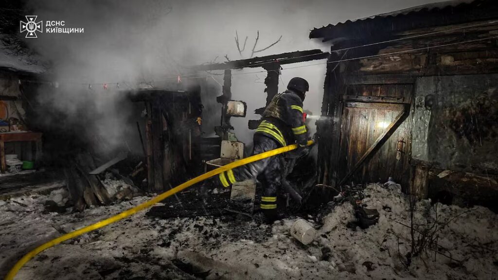 Ρωσικό κύμα επιθέσεων στην Ουκρανία: Τουλάχιστον 4 νεκροί και μαζικές διακοπές ρεύματος εν μέσω παγετού