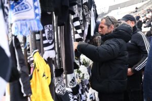 Λευκά τριαντάφυλλα στην Τούμπα (ertsports.gr)