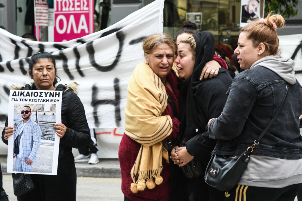 Πάτρα: Προφυλακιστέος ο 26χρονος που χτύπησε με καρέκλα τον 30χρονο – Ελεύθεροι οι άλλοι τρεις