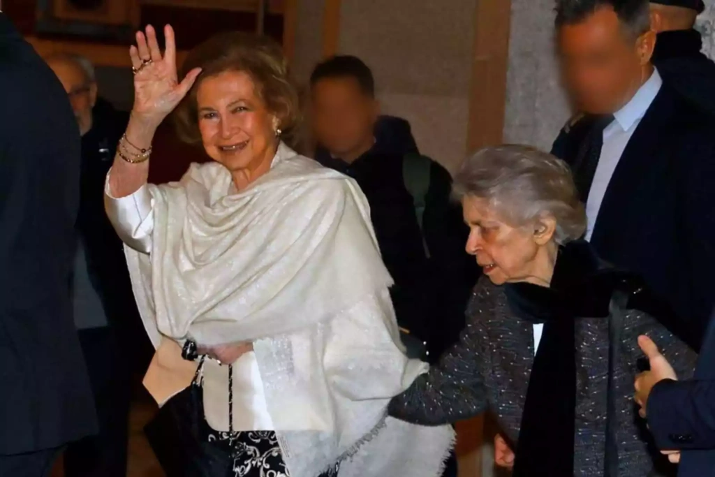 Η βασίλισσα Σοφία αποσύρεται για να στηρίξει την αδελφή της, πριγκίπισσα Ειρήνη, λόγω σοβαρού προβλήματος υγείας