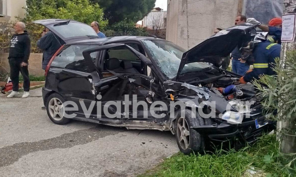 Εύβοια: Σφοδρή σύγκρουση δύο αυτοκινήτων στο Αλιβέρι – Δραματικός ο απεγκλωβισμός μιας γυναίκα