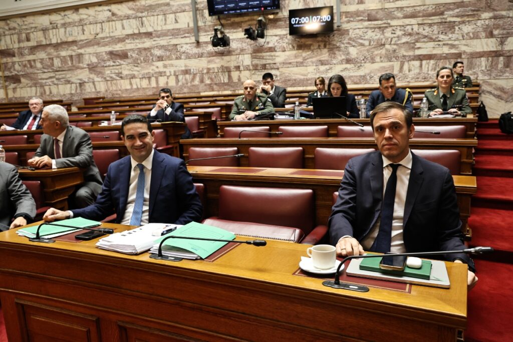 Βουλή: Ξεκινά η συζήτηση του ν/σ για τις Ένοπλες Δυνάμεις – Τι απαντά η αντιπολίτευση για τις παρεμβ