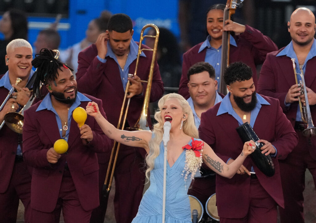 Super Bowl: Το καυτό ειδύλλιο Καρντάσιαν-Χάμιλτον και τα πικρόχολα σχόλια για τη Lady Gaga