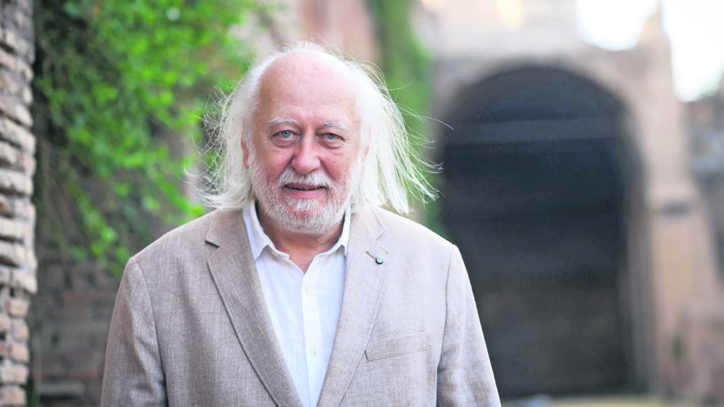 Βιβλιοκριτική: Λάσλο Κρασναχορκάι, «Πάει και το φραντζολάκι» – Σατιρικός σχολιασμός και υπαρξιακό βάθος