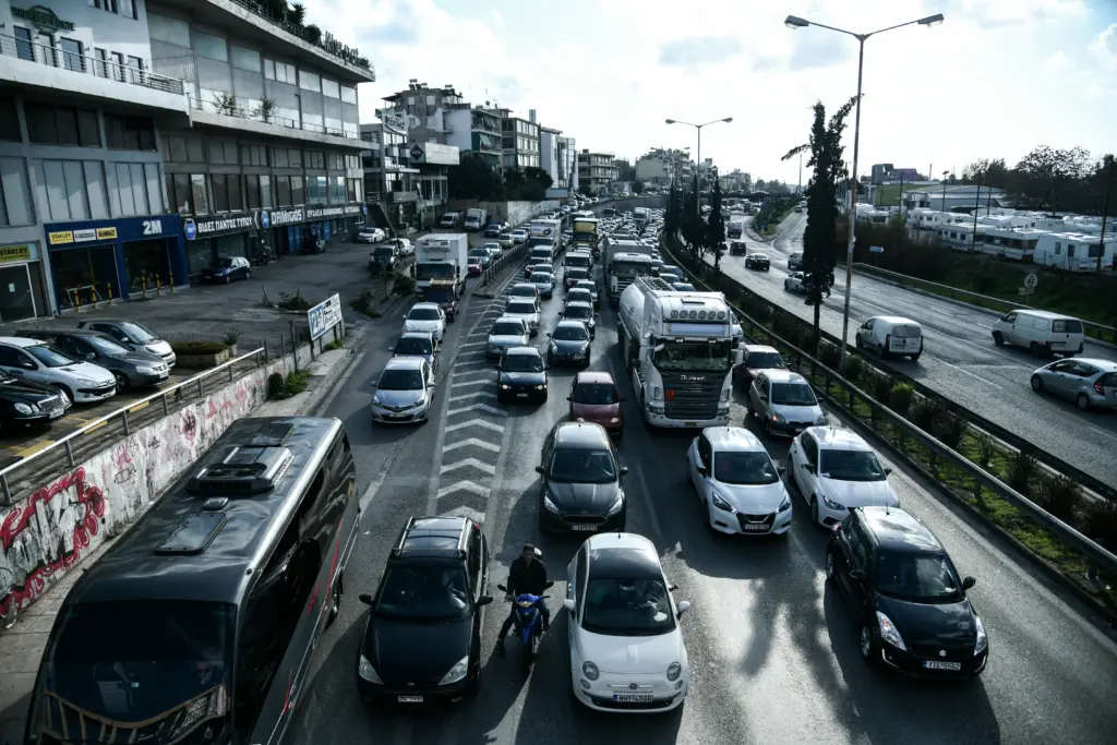 Χάος στον Κηφισό μετά από σύγκρουση δύο οχημάτων – Κλειστές λωρίδες και κυκλοφοριακό «έμφραγμα»