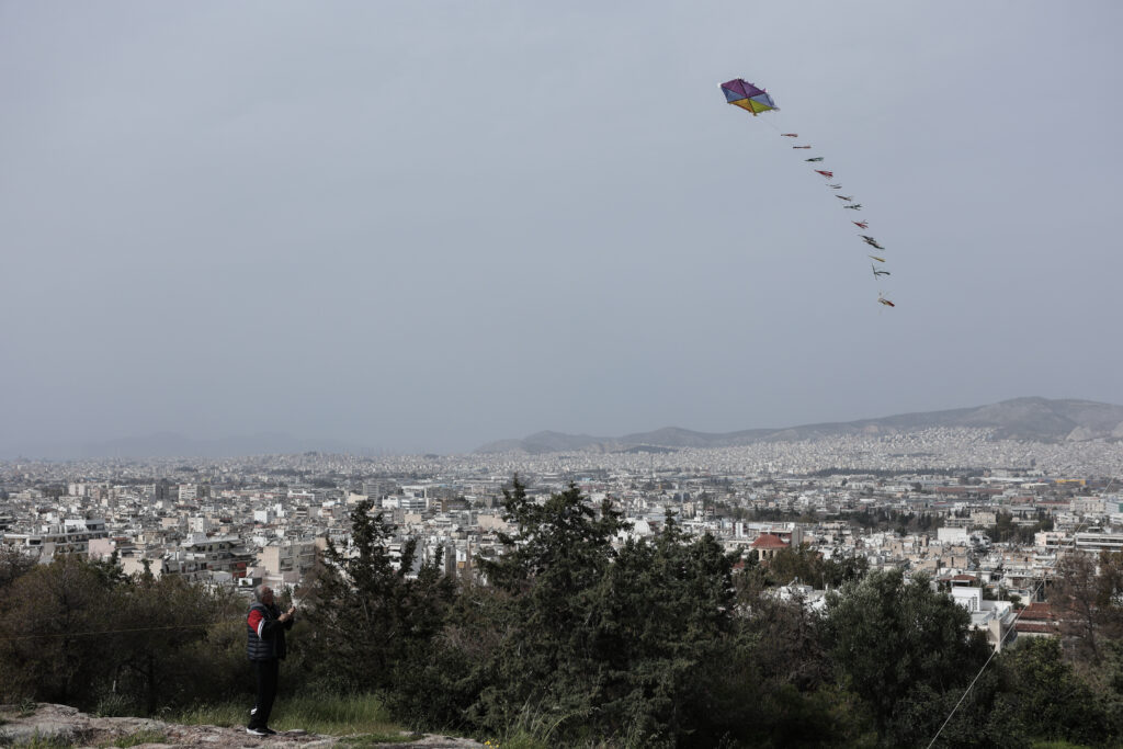 Ο καιρός για το τριήμερo: Καταιγίδες, χαλάζι και χιόνια σε όλη τη χώρα την Παρασκευή – Σταδιακή βελτίωση ως την Καθαρά Δευτέρα