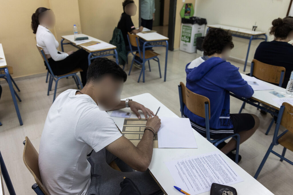 Από το σκονάκι πάνω στο θρανίο στο Chat GPT- Αυτή είναι η νέα εποχή της αντιγραφής – Ποιο το στοίχημα των εκπαιδευτικών