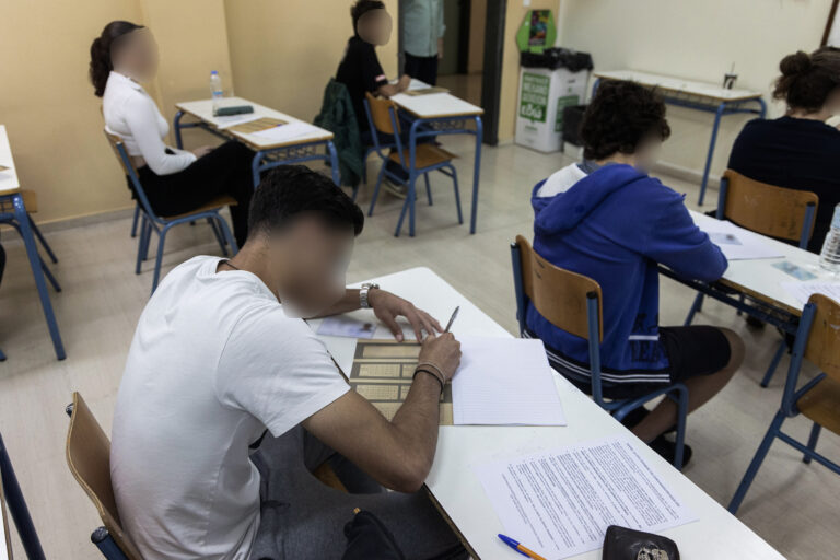 Από το σκονάκι πάνω στο θρανίο στο Chat GPT- Αυτή είναι η νέα εποχή της αντιγραφής – Ποιο το στοίχημα των εκπαιδευτικών