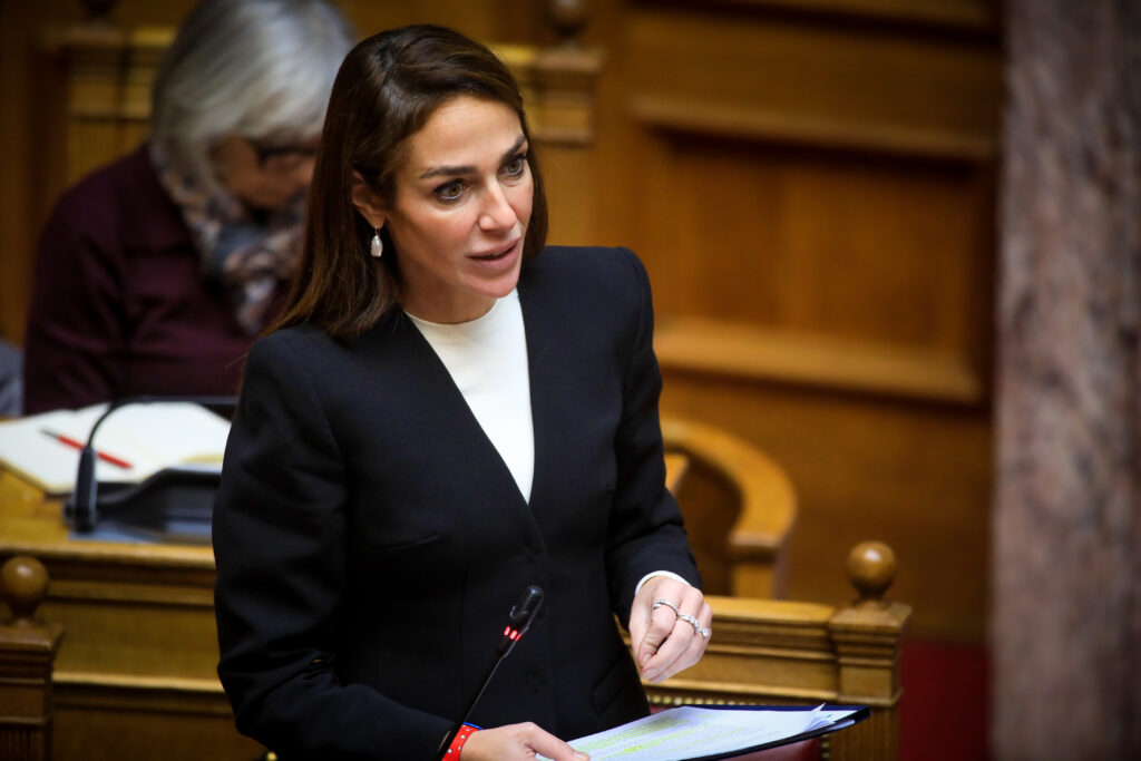 Δόμνα Μιχαηλίδου: Στη Θεσσαλονίκη για την παράδοση των πρώτων διαμερισμάτων κοινωνικής στέγασης