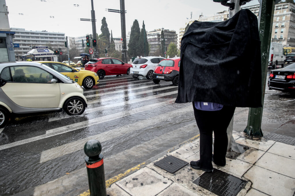 Καιρός: Λιακάδα αλλά για λίγο – Έρχονται βροχές – «Δύο διαταραχές με καταιγίδες, λασποβρ