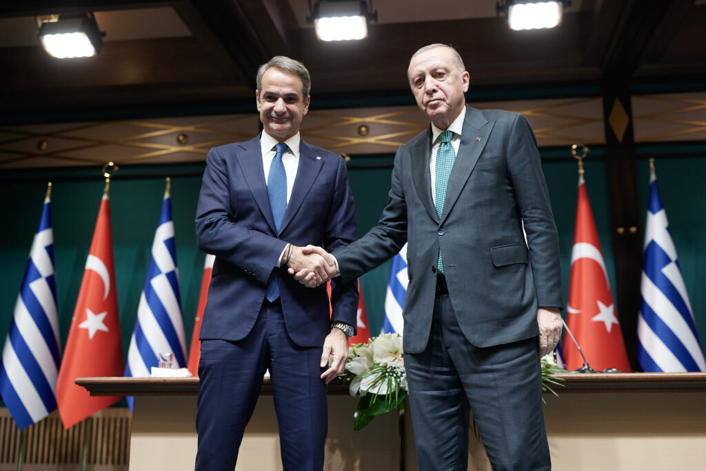 Στρατηγική Μητσοτάκη στα ελληνοτουρκικά: Υπεύθυνος πατριωτισμός αντί για… ψευτοπαλικαρισμούς
