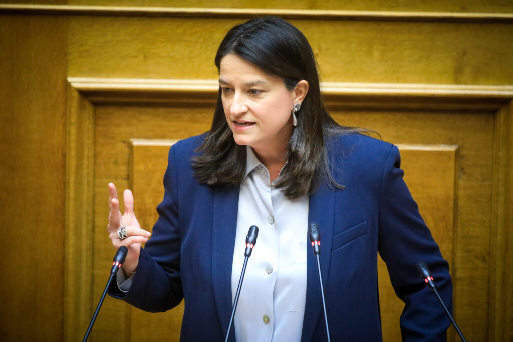 Κεραμέως: Νέο πρόγραμμα για ίδρυση επιχείρησης για 2.100 νέους 18-29 ετών