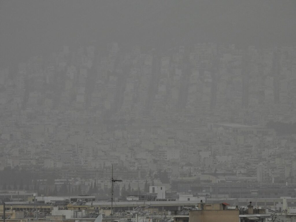 Αφρικανική σκόνη «κατάπιε» μεγάλο μέρος της χώρας – Πού καταγράφονται οι υψηλότερες συγκεντρώσεις [Δορυφορική εικόνα]
