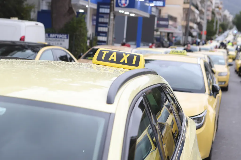 Απεργία ταξί: Απειλούν οι οδηγοί με κινητοποιήσεις εν μέσω της τουριστικής περιόδου – Ποια τα