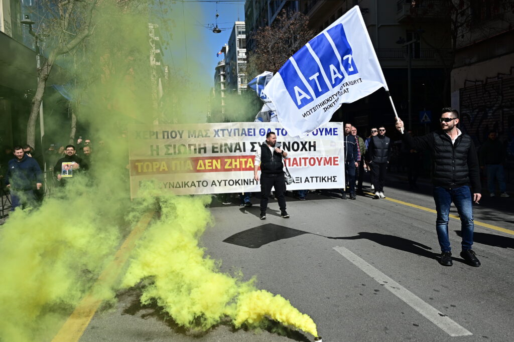 Απεργία ταξί: Στο Μέγαρο Μαξίμου η πορεία των οδηγών