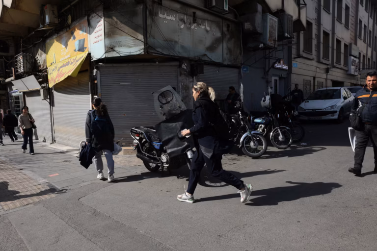Επίθεση στο Ιράν: Σειρήνες προειδοποίησης ήχησαν στο Μπαχρέιν