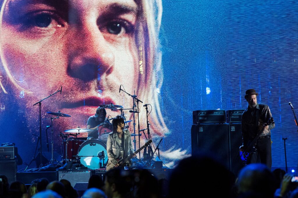 Nirvana: Ανατροπή στην υπόθεση Κερτ Κομπέιν – Νέα ιατροδικαστική έρευνα «βλέπει» ανθρωποκτονία και όχι αυτοκτονία