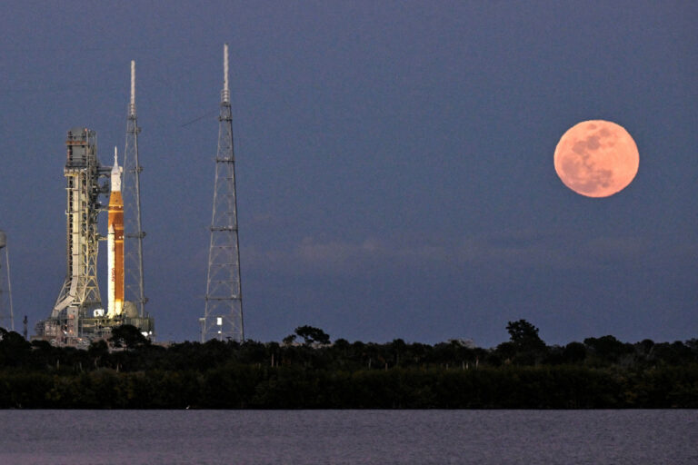 Ανατροπή στα σχέδια της NASA: Πότε θα επιστρέψει ο άνθρωπος στη Σελήνη;