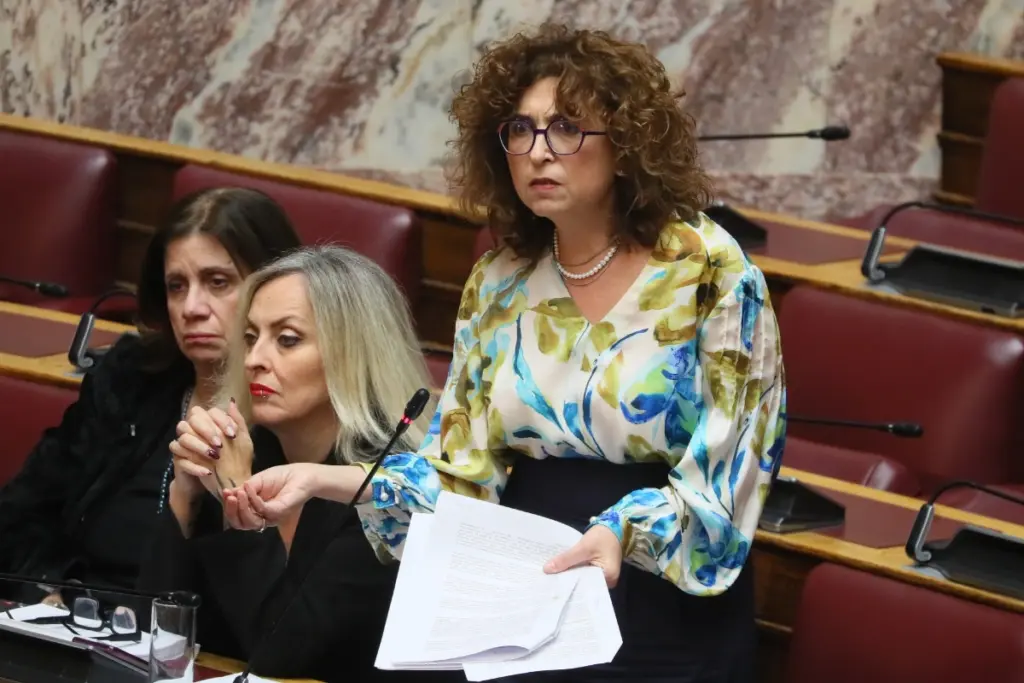 Καραγεωργοπούλου: Δεν άντεχα το φίλτρο στην Πλεύση Ελευθερίας, τώρα διαβάζω την «Ιθάκη» του Τσίπρα