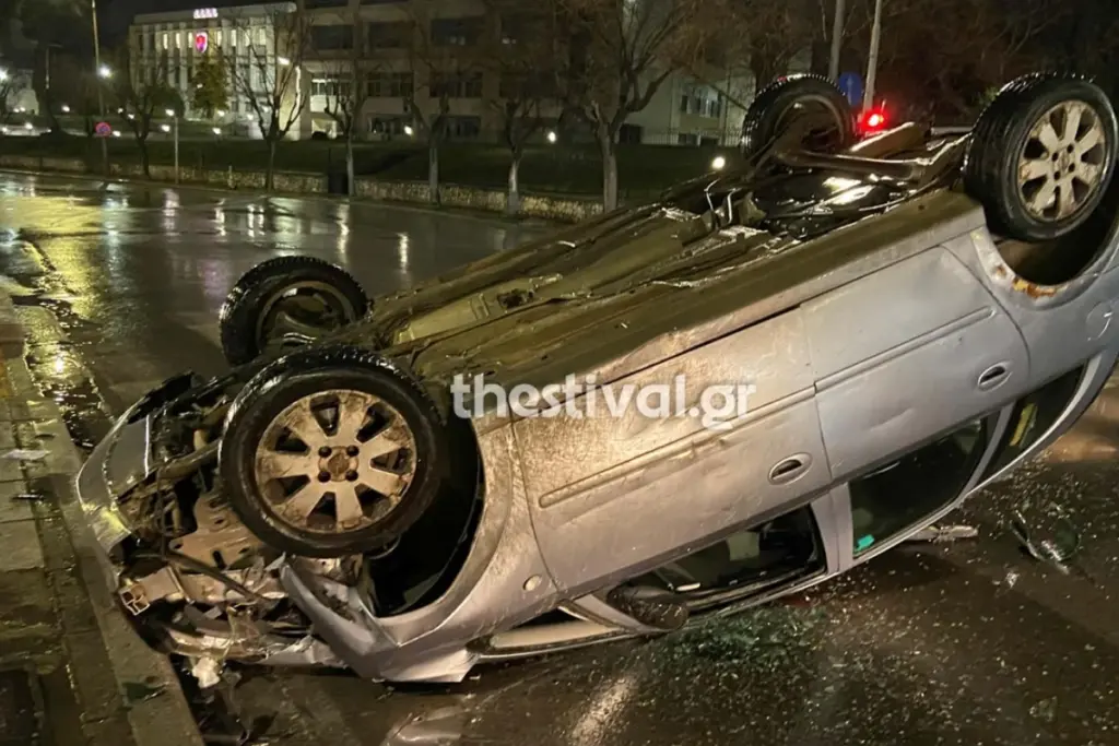 Θεσσαλονίκη: Τούμπαρε αυτοκίνητο τα ξημερώματα στο κέντρο – Ένας τραυματίας [Βίντεο]