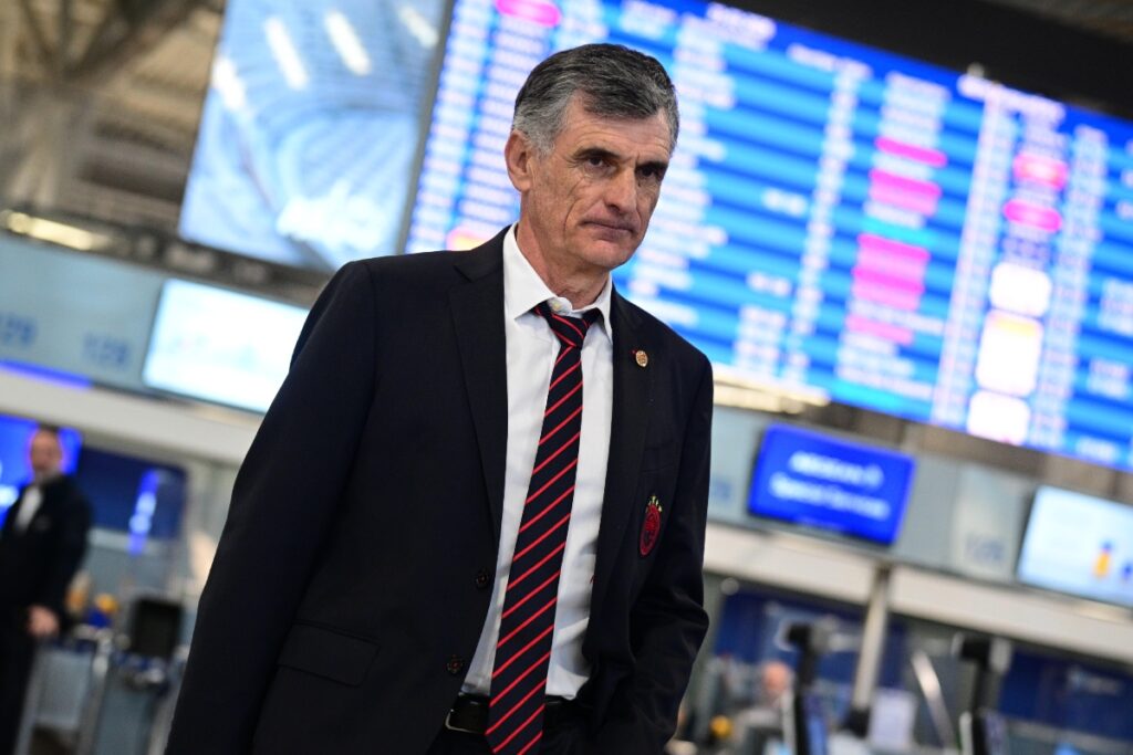 Ολυμπιακός: «Πέταξε» για Γερμανία ενόψει του «τελικού» με την Λεβερκούζεν – Η αποστολή του Μεντιλίμπαρ
