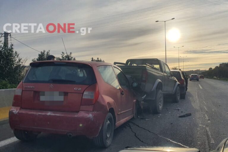 Κρήτη: Καραμπόλα τεσσάρων οχημάτων στον ΒΟΑΚ – ΙΧ «καρφώθηκε» σε αγροτικό όχημα