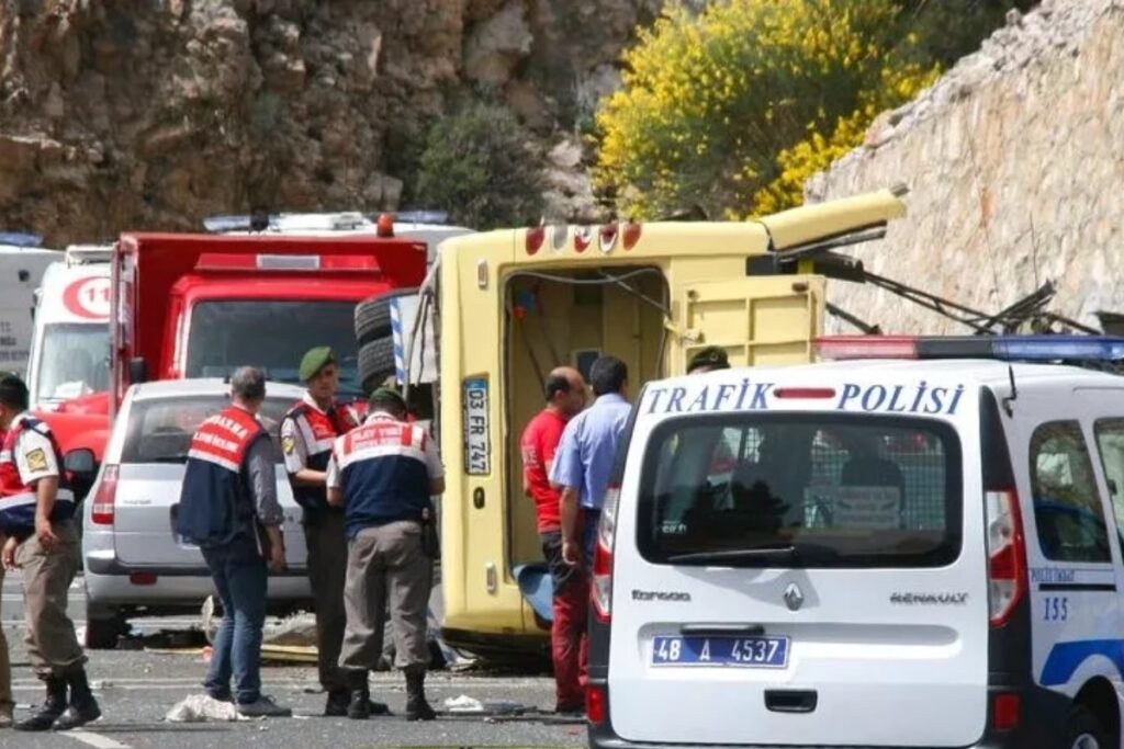 Διπλή τραγωδία στην Τουρκία: Δύο τροχαία δυστυχήματα με 16 νεκρούς και 30 τραυματίες