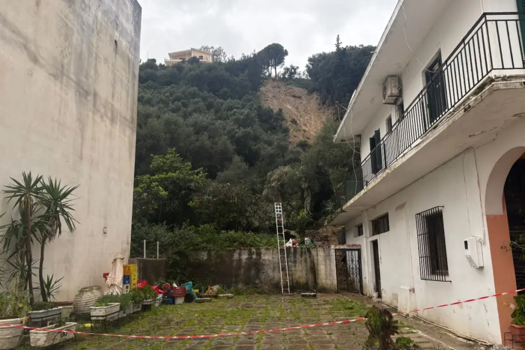 Κακοκαιρία: Κατολισθήσεις σε Αγία Τριάδα και Μπόχαλη στη Ζάκυνθο – Εκκενώθηκαν κατοικίες