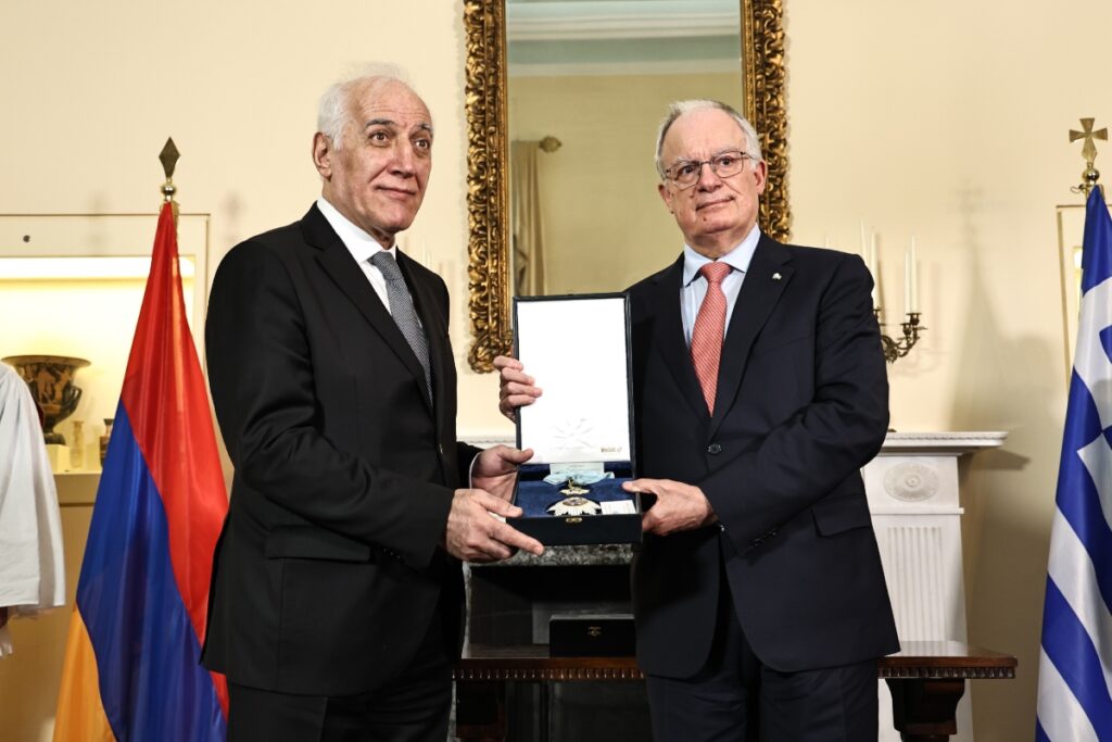 Συνάντηση Τασούλα με τον πρόεδρο της Αρμενίας: Στο επίκεντρο των συζητήσεων διμερή και διεθνή ζητήματα