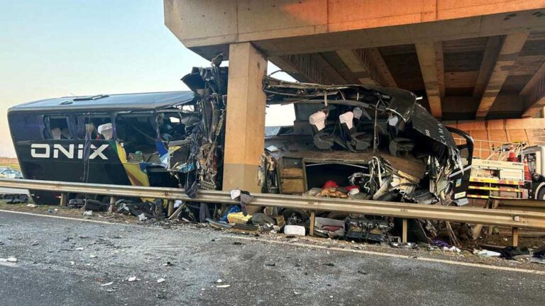 Τραγωδία στη Βραζιλία: Έξι νεκροί και δεκάδες τραυματίες μετά από ανατροπή λεωφορείου στον BR-153