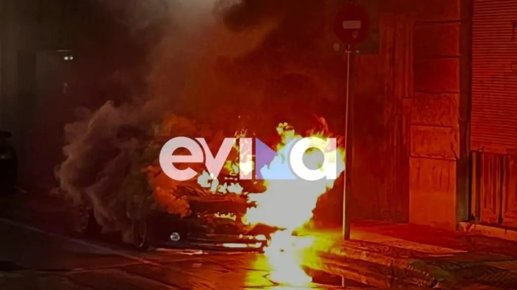 Εύβοια: Στάχτη ΙΧ στο κέντρο των Ψαχνών – Άμεση επέμβαση απέτρεψε τα χειρότερα