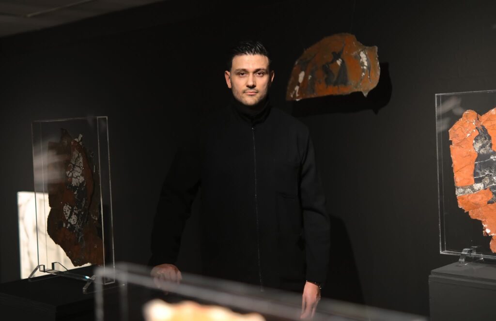 Έργα για την «Απουσία του παρόντος» από τον Νίκο Κανόγλου στην Ελληνοαμερικάνικη Ένωση