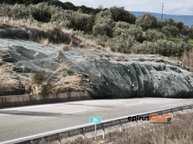 Ιόνια Οδός: Κλειστή στο ύψος Κομποτίου – Συκούλας – Ειναι μια εκτεταμένη κατολίσθηση, όγκου τουλάχιστον 200.000 κυβικών μέτρων, λέει ο Λέκκας