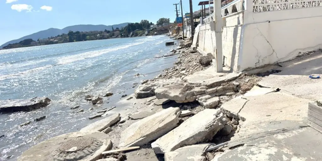 Κακοκαιρία στην Ζάκυνθο: Μεγάλες ζημιές στο παραλιακό μέτωπο [Εικόνες]