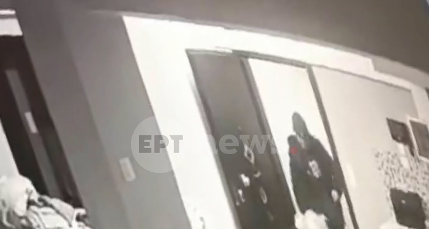 Κυψέλη: Νέο βίντεο‑ντοκουμέντο δείχνει τον 64χρονο να χτυπά άγρια τη μητέρα μετά την επίθεση στις δίδυμες